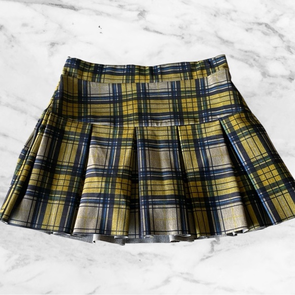 Y2K Yellow Plaid Pleated Skirt – 🌟 Yellow/Navy, Size Large with Built-In Shorts - Picture 12 of 13